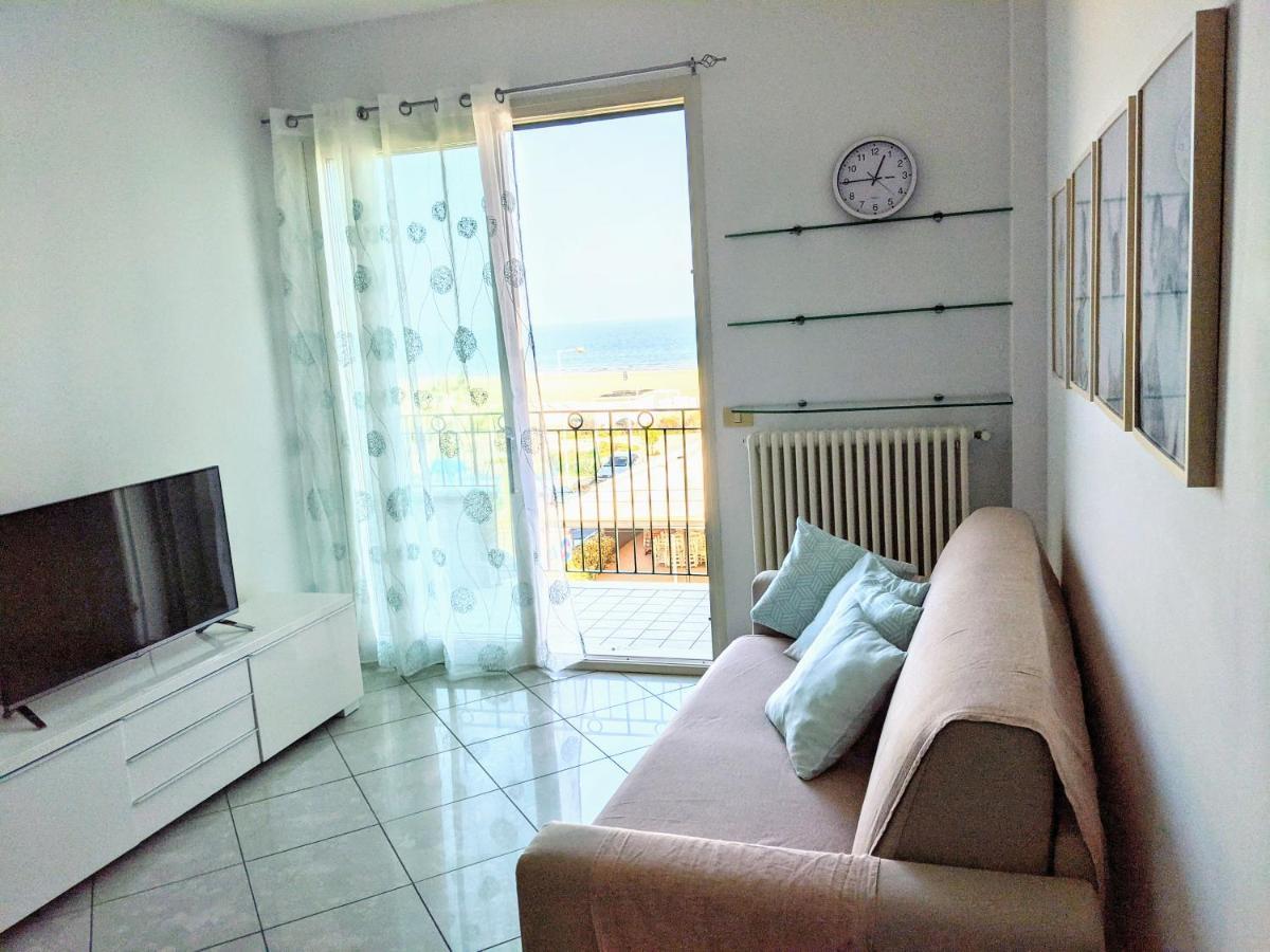 Appartamento A Riccione Con Balconcino Vista Mare エクステリア 写真